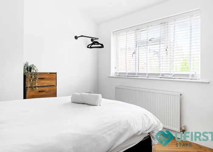 Bright 4-Bed Home - Close To City Hospital, Sherwood, Qmc & Quick Access To Nottingham City Centre