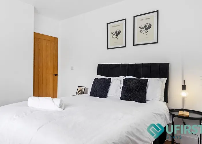 Bright 4-Bed Home - Close To City Hospital, Sherwood, Qmc & Quick Access To Nottingham City Centre