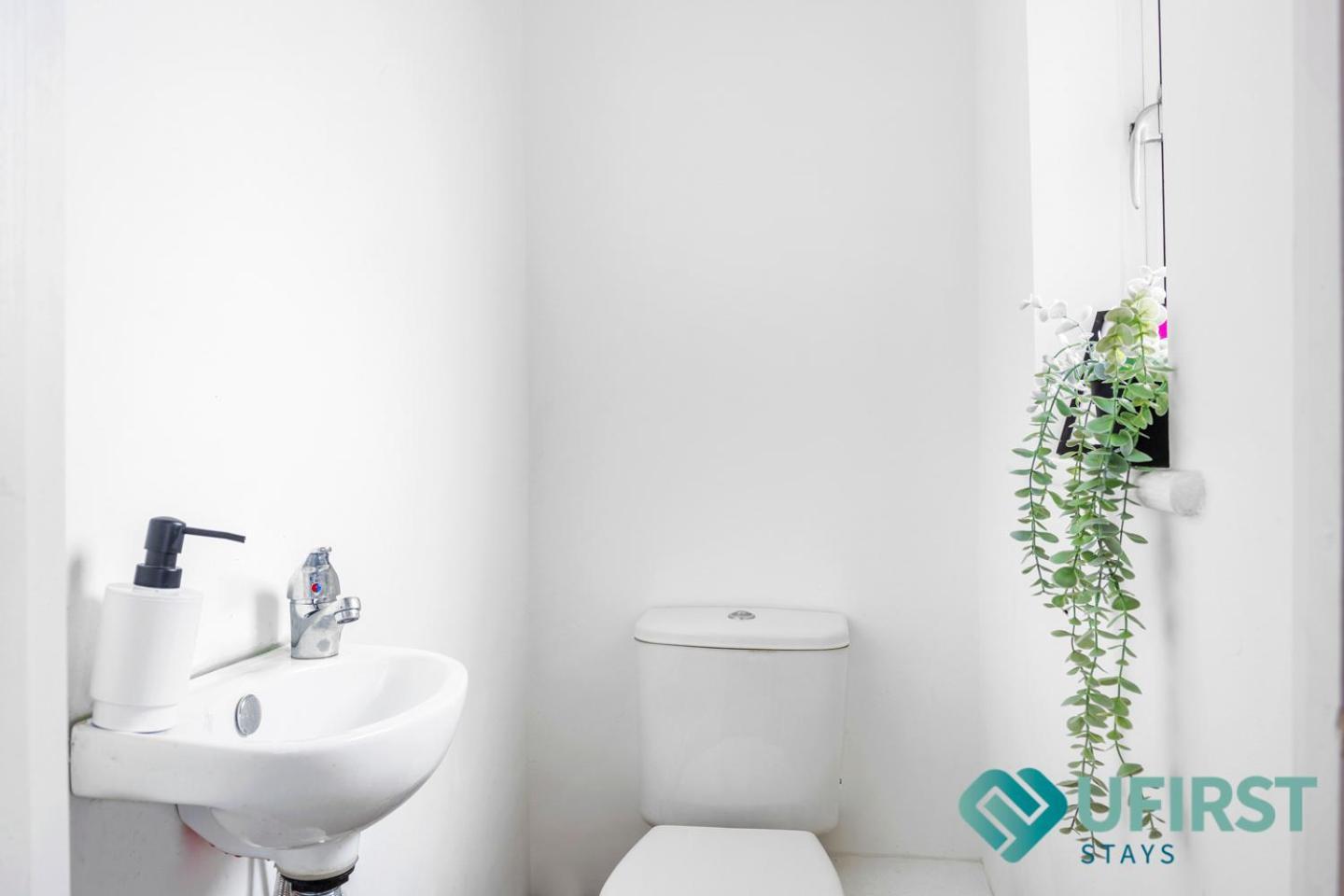 Apartment Bright 4-Bed Home - Close To City Hospital, Sherwood, Qmc & Quick Access To Nottingham City Centre Nottingham