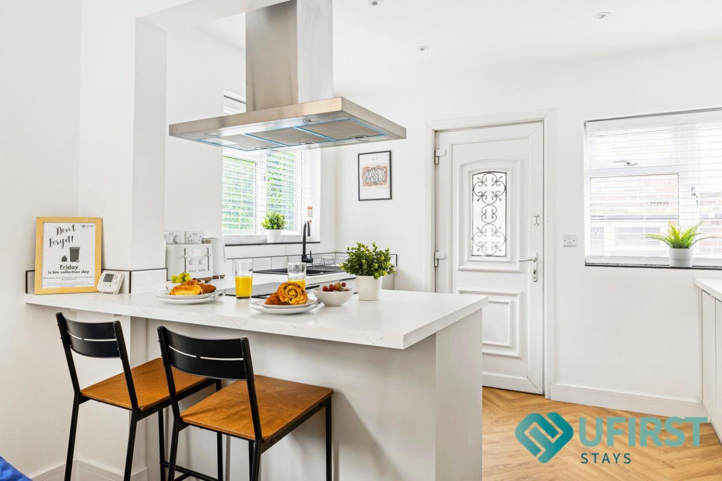 Bright 4-Bed Home - Close To City Hospital, Sherwood, Qmc & Quick Access To Nottingham City Centre * Nottingham